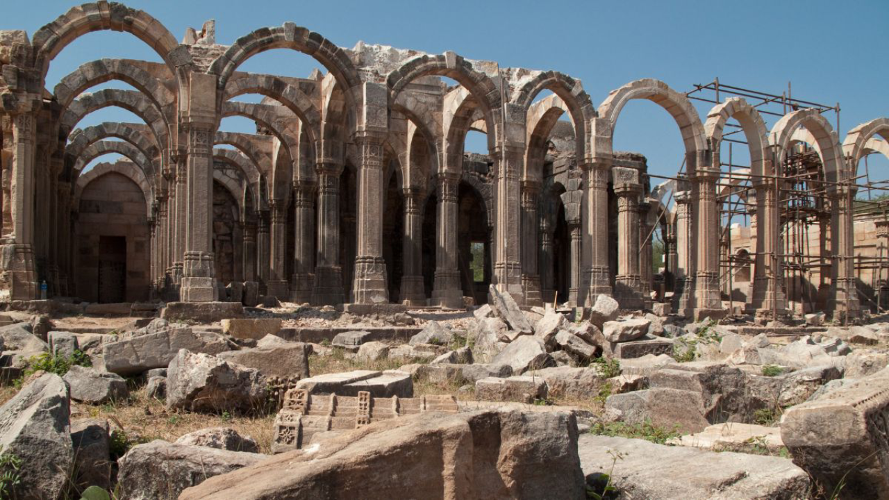 Champaner Tourist Places: Alluring Resonance Of The Past