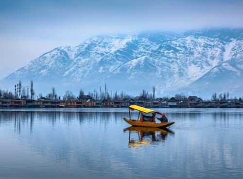 Srinagar Tour Package: A Paradise Of Shimmering Lakes, Lush Gardens And Snow-Kissed Peaks
