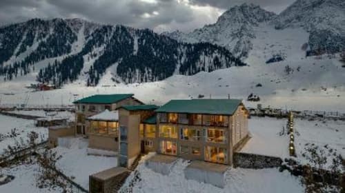 Sonmarg Tourist Places:  Where the golden meadows meet the snow-capped peaks 